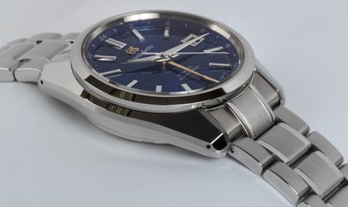 9' Side Shot of Heritage Hi-Beat GMT 'Peacock'