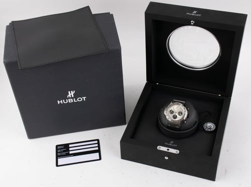 Box / Paper shot of Classic Chronograph Maxi