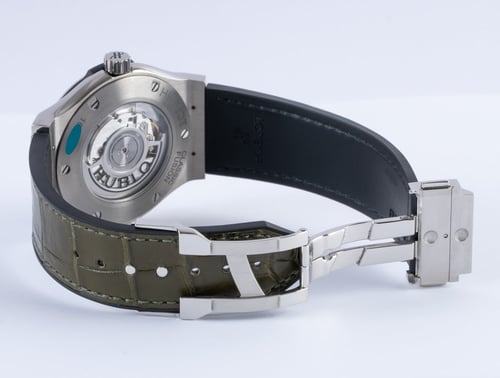 Open Clasp Shot of Classic Fusion