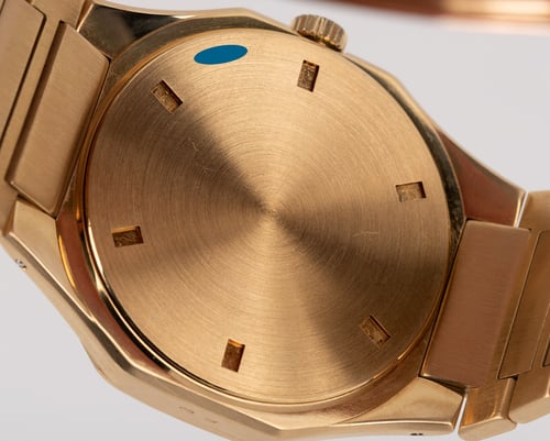 Caseback of Yacht Club II