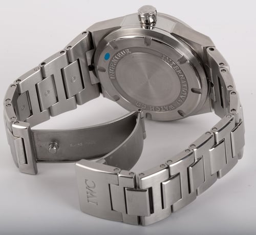 Open Clasp Shot of Ingenieur