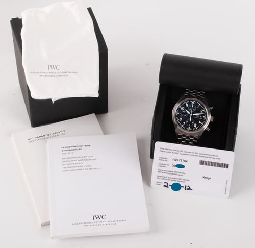 Box / Paper shot of Classic Pilot's Chronograph