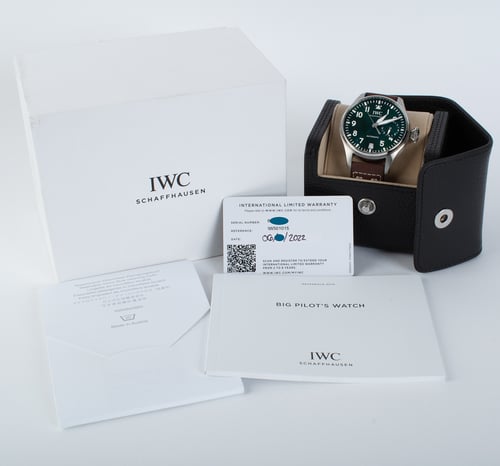 Box / Paper shot of Big Pilot's Watch 'Green Edition'
