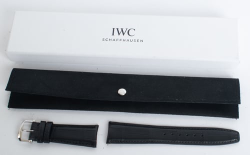 Box / Paper shot of Alligator Strap