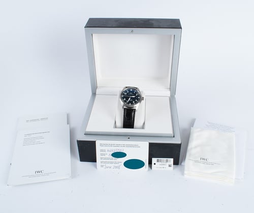 Box / Paper shot of Pilot's Mark XVI