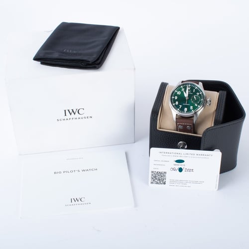 Box / Paper shot of Big Pilot's Watch 'Green Edition'