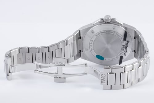Open Clasp Shot of Ingenieur 40