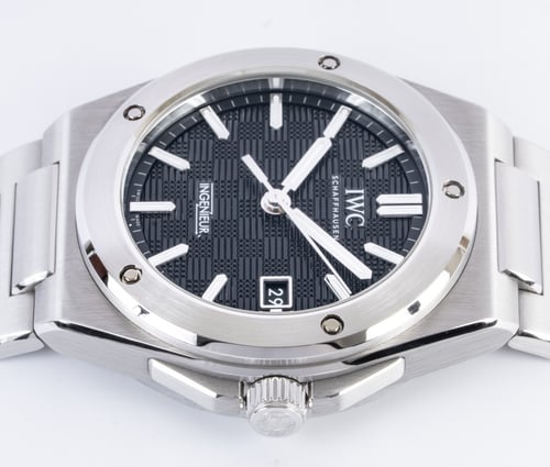 Crown Side Shot of Ingenieur 40