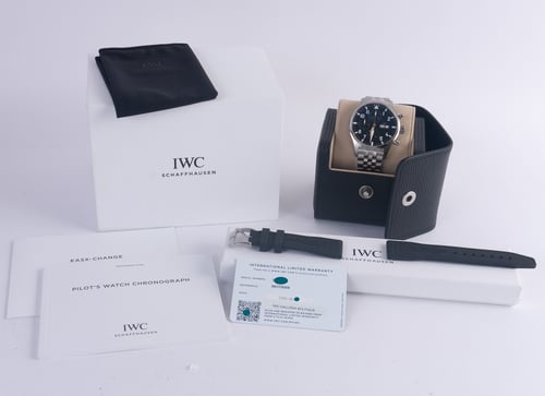 Box / Paper shot of Pilot’s Chronograph APXGP 43mm