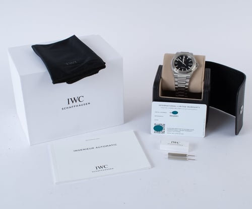 Box / Paper shot of Ingenieur 40
