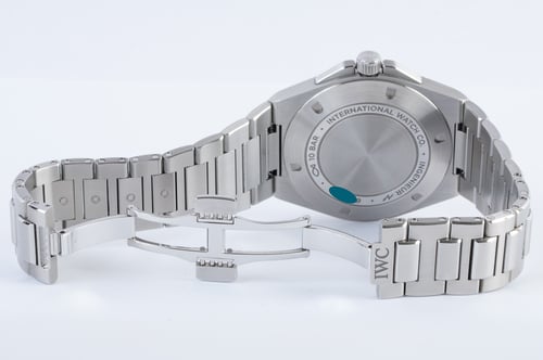 Open Clasp Shot of Ingenieur 40