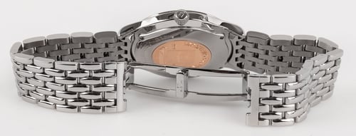 Open Clasp Shot of Master Réserve de Marche