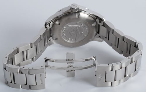 Open Clasp Shot of Conquest
