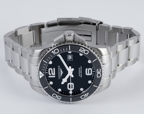 Front View of Hydroconquest 43