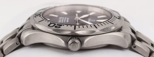 Crown Side Shot of Seamaster Professional