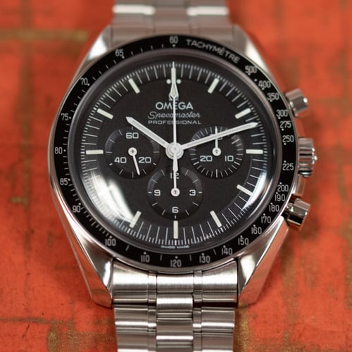 Extra Shot of Speedmaster Moonwatch Professional Master Chronometer