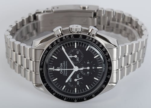 Front View of Speedmaster Moonwatch Professional Master Chronometer