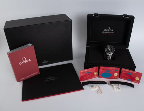 Box / Paper shot of Speedmaster Moonwatch Professional Master Chronometer