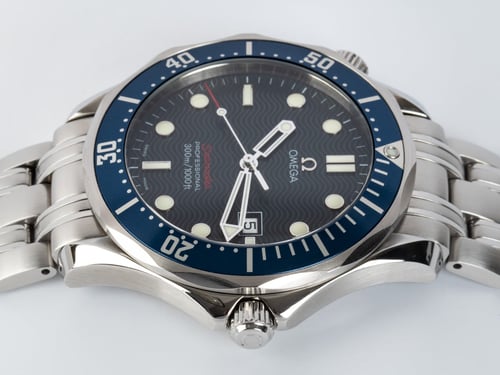 Crown Side Shot of Seamaster Professional Quartz