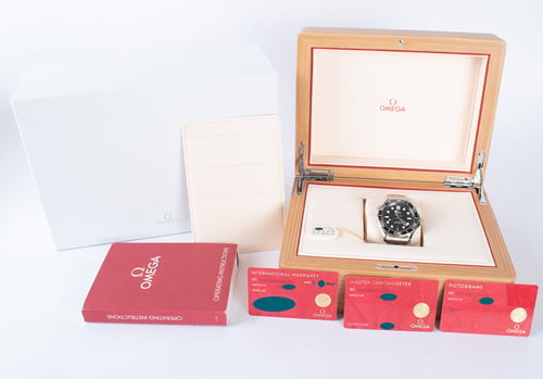 Box / Paper shot of Seamaster Diver 300M