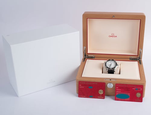 Box / Paper shot of Seamaster Diver 300M