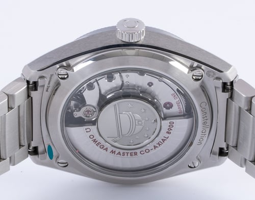 Caseback of Globemaster