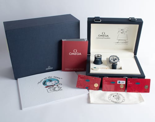 Box / Paper shot of Speedmaster 'Silver Snoopy Award'