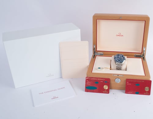 Box / Paper shot of Seamaster Diver 300M