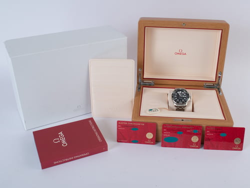Box / Paper shot of Seamaster Diver 300M