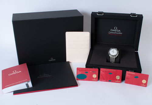 Box / Paper shot of Speedmaster Moonwatch Professional Co-Axial Master Chronometer