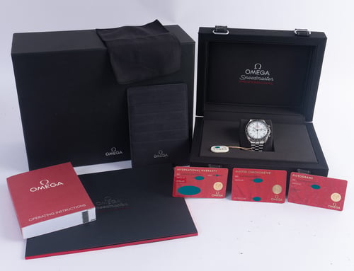 Box / Paper shot of Speedmaster Moonwatch Professional Co-Axial Master Chronometer