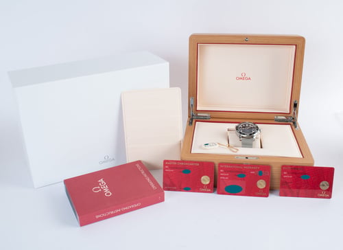 Box / Paper shot of Seamaster Diver 300M