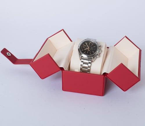 Box / Paper shot of Speedmaster Date