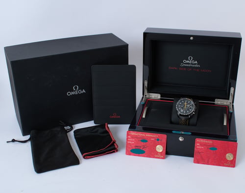 Box / Paper shot of Speedmaster Apollo 8 'Dark Side of the Moon'