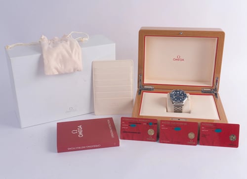 Box / Paper shot of Seamaster Diver 300M