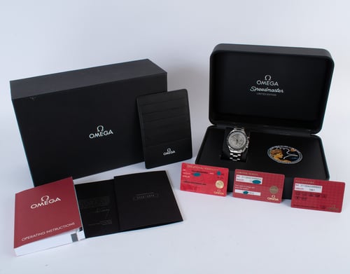 Box / Paper shot of Speedmaster Apollo XVII