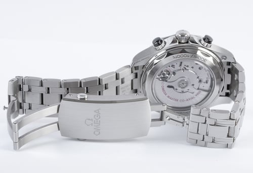 Open Clasp Shot of Seamaster Diver Chrono
