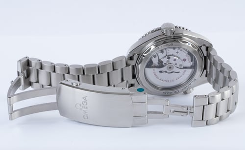 Open Clasp Shot of Seamaster Planet Ocean Master 43.5MM