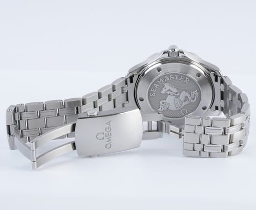 Open Clasp Shot of Seamaster Diver 300M