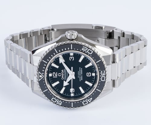 Front View of Seamaster Planet Ocean 42mm