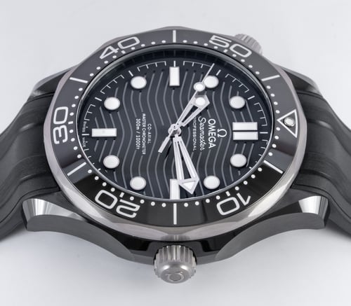Crown Side Shot of Seamaster Diver 43.5MM