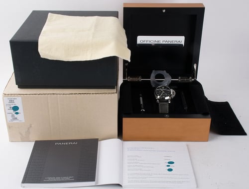 Box / Paper shot of Luminor 1950 42 GMT