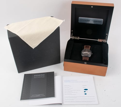 Box / Paper shot of Radiomir Composite