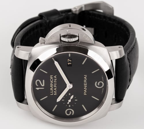 Front View of Luminor 1950 3 Days Automatic