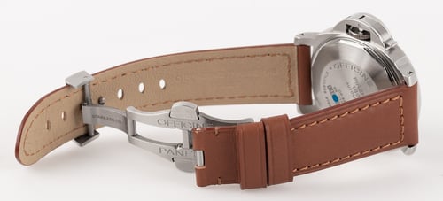Open Clasp Shot of Luminor Marina