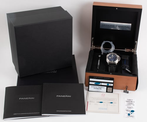Box / Paper shot of Luminor Submersible E-Boutique Limited Edition