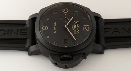 Crown Side Shot of Luminor 3 Days GMT Ceramica