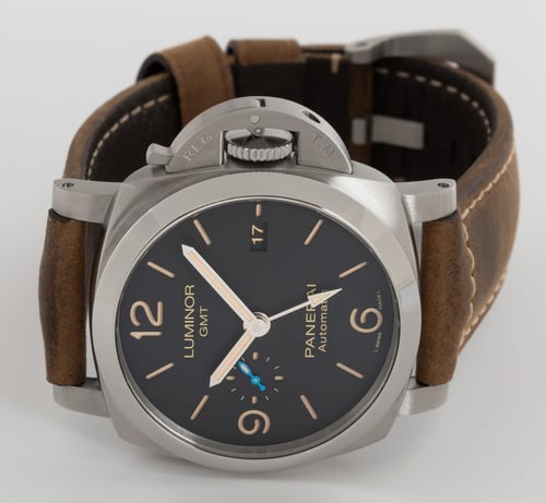 Front View of Luminor 1950 3 Days GMT