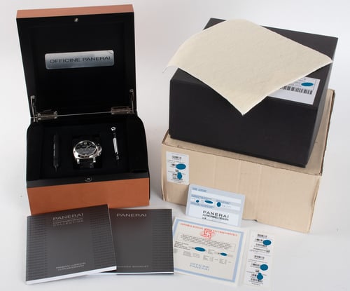 Box / Paper shot of Luminor Chronograph