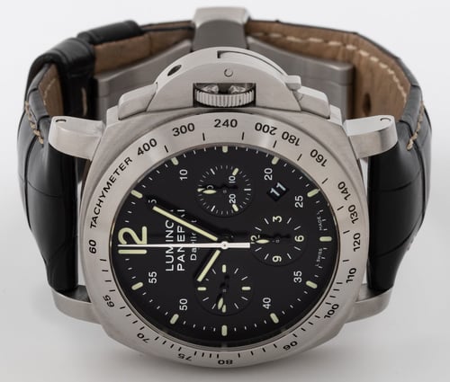 Front View of Luminor Daylight Chronograph